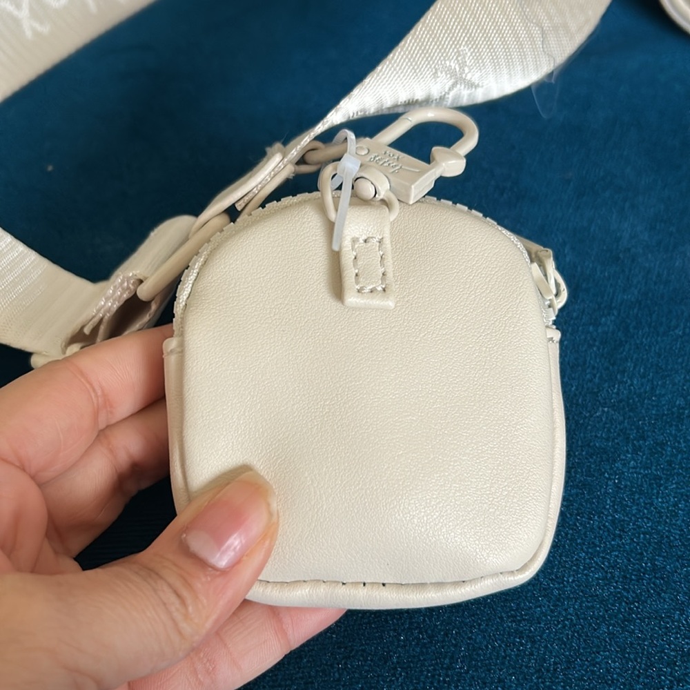 Betsey Johnson Cream Quilted Crossbody Bag Adjustable Strap Matching Coin Purse - Picture 6 of 7